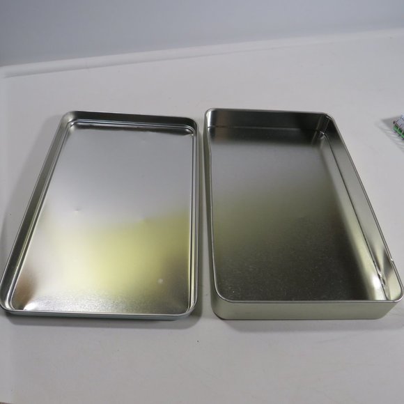 Relic Lady at Airport metal tin Easy to open - Picture 5 of 9